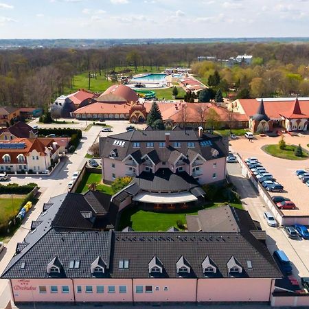 Spa & Wellness Hotel Orchidea Veľký Meder Bagian luar foto