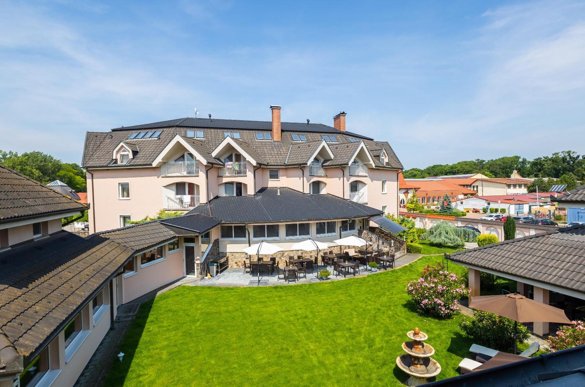 Spa & Wellness Hotel Orchidea Veľký Meder Bagian luar foto