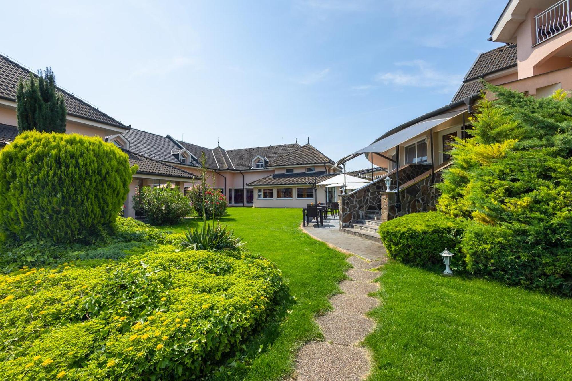 Spa & Wellness Hotel Orchidea Veľký Meder Bagian luar foto